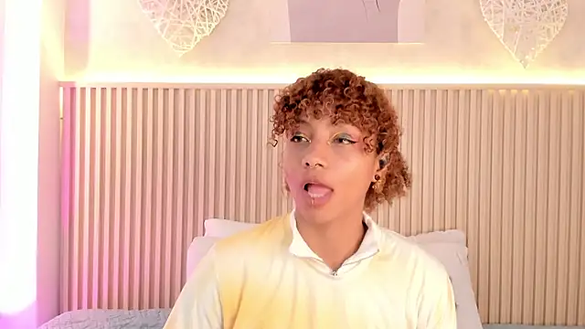 Snapshot of daiana_curly chatting on June 28, 3:45 am daiana curly online show from June 28, 3:45 am