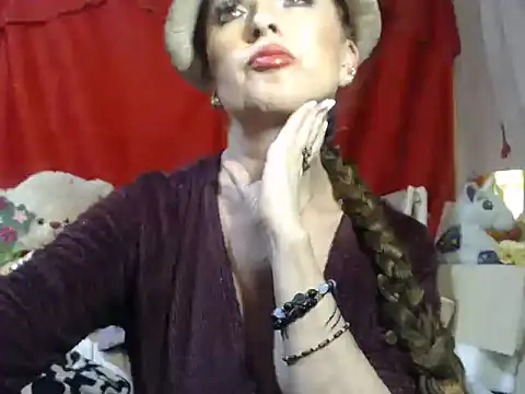 hottieperla online show from December 4, 7:00 pm