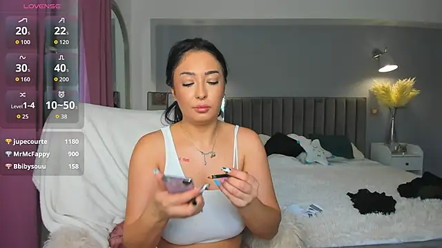 Snapshot of Awesome_Jolie chatting on October 12, 8:13 am Awesome Jolie online show from October 12, 8:13 am