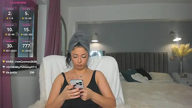 Snapshot of Awesome_Jolie chatting on November 8, 6:46 am Awesome Jolie online show from November 8, 6:46 am