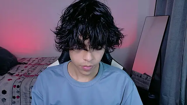 Snapshot of Alan26_ chatting on May 18, 7:47 am Alan26 online show from May 18, 7:47 am