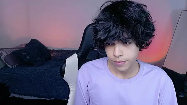Snapshot of Alan26_ chatting on May 19, 1:00 am Alan26 online show from May 19, 1:00 am