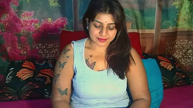 Snapshot of RoyalIndianCreamPuff chatting on June 13, 7:01 pm RoyalIndianCreamPuff online show from June 13, 7:01 pm