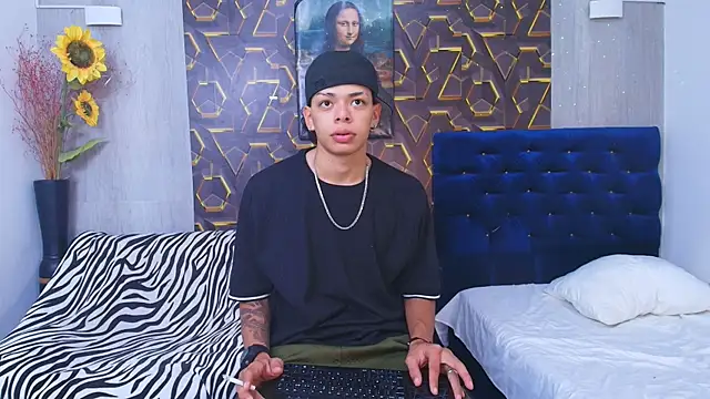 Snapshot of Harry_jhonsson chatting on May 29, 10:52 pm Harry jhonsson online show from May 29, 10:52 pm