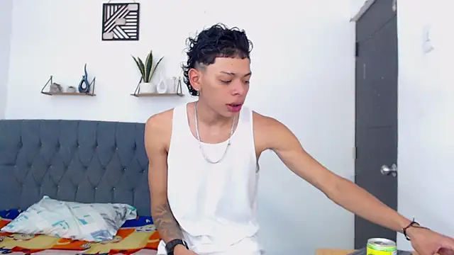 Snapshot of Harry_jhonsson chatting on May 30, 11:46 pm Harry jhonsson online show from May 30, 11:46 pm