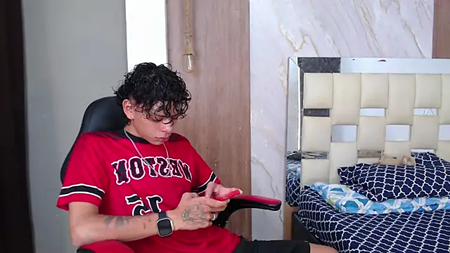 Snapshot of Harry_jhonsson chatting on June 16, 9:50 pm Harry jhonsson online show from June 16, 9:50 pm