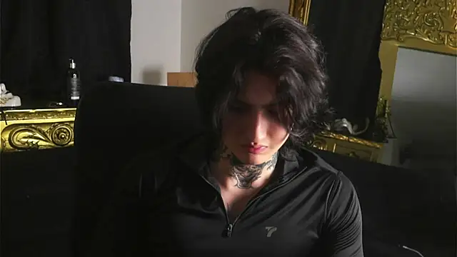 Snapshot of dantecoppolaa_ chatting on January 18, 12:13 am dantecoppolaa online show from January 18, 12:13 am