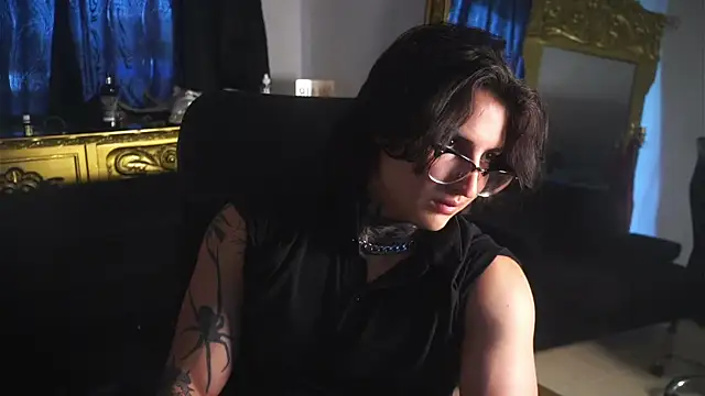 Snapshot of dantecoppolaa_ chatting on February 9, 4:50 pm dantecoppolaa online show from February 9, 4:50 pm