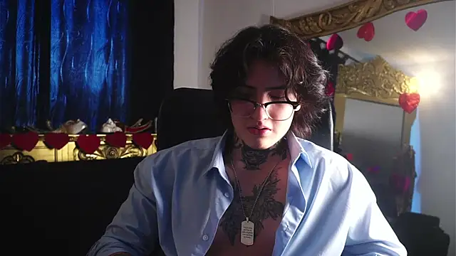 Snapshot of dantecoppolaa_ chatting on February 15, 8:11 pm dantecoppolaa online show from February 15, 8:11 pm