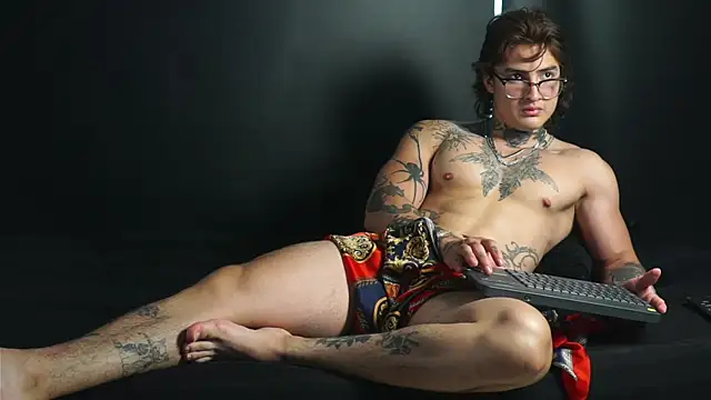 Snapshot of dantecoppolaa_ chatting on September 23, 10:02 pm dantecoppolaa online show from September 23, 10:02 pm