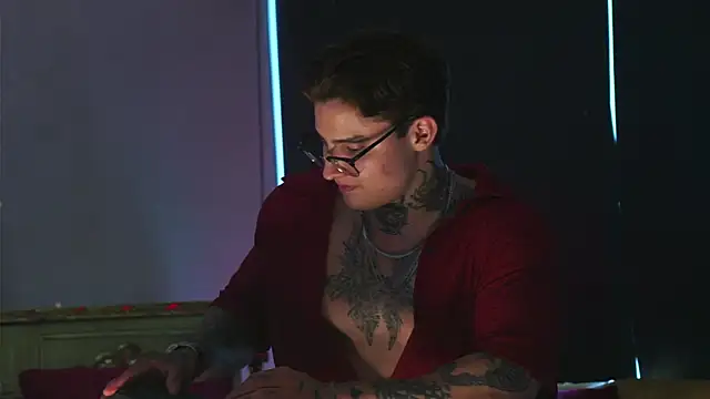 Snapshot of dantecoppolaa_ chatting on October 18, 8:53 pm dantecoppolaa online show from October 18, 8:53 pm
