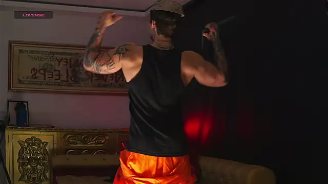 Snapshot of dantecoppolaa_ chatting on October 31, 11:06 pm dantecoppolaa online show from October 31, 11:06 pm