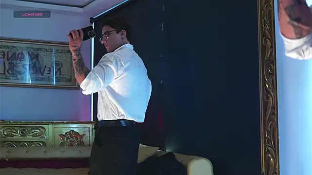 Snapshot of dantecoppolaa_ chatting on November 2, 8:33 pm dantecoppolaa online show from November 2, 8:33 pm