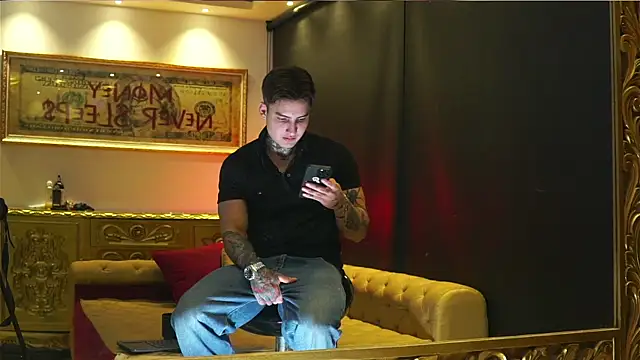 Snapshot of dantecoppolaa_ chatting on June 22, 12:56 am dantecoppolaa online show from June 22, 12:56 am