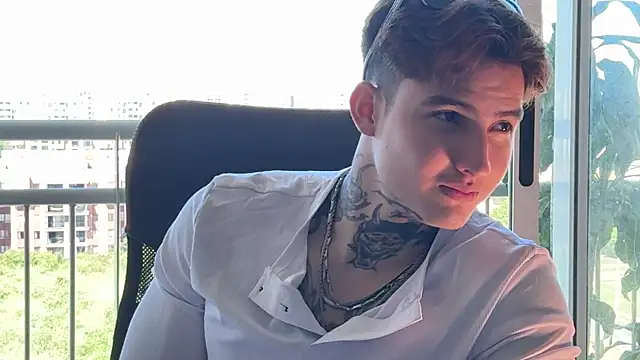 Snapshot of dantecoppolaa_ chatting on July 7, 3:16 pm dantecoppolaa online show from July 7, 3:16 pm