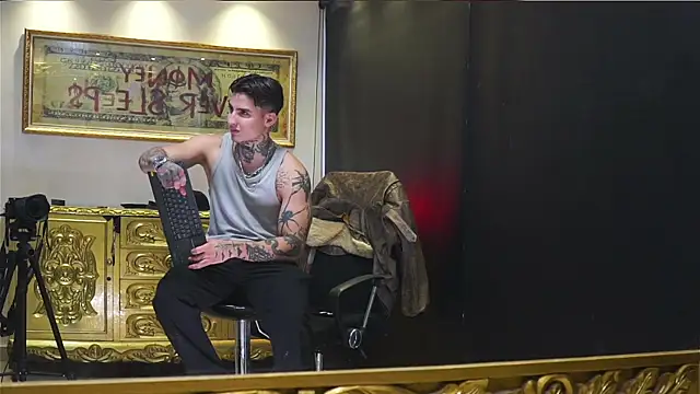 Snapshot of dantecoppolaa_ chatting on July 17, 10:47 pm dantecoppolaa online show from July 17, 10:47 pm