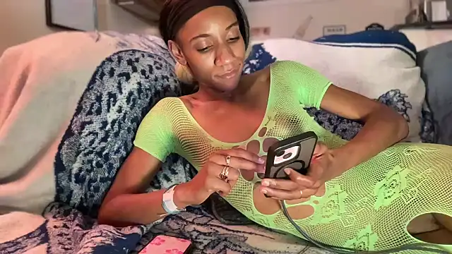 cutiesigh online show from October 10, 8:02 am