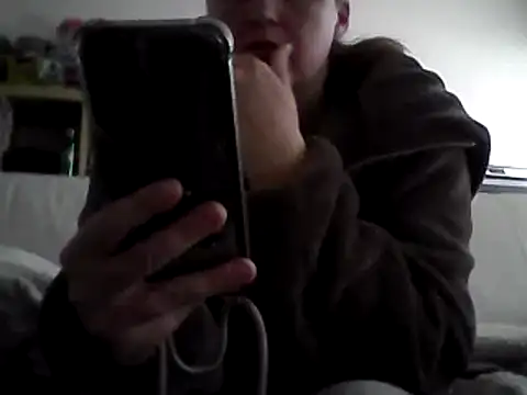 Snapshot of DragoneSFR chatting on February 25, 9:53 am DragoneSFR online show from February 25, 9:53 am