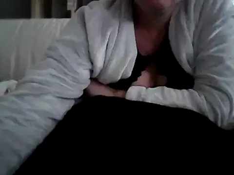 Snapshot of DragoneSFR chatting on February 25, 4:00 pm DragoneSFR online show from February 25, 4:00 pm