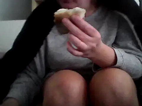 Snapshot of DragoneSFR chatting on February 26, 4:24 pm DragoneSFR online show from February 26, 4:24 pm