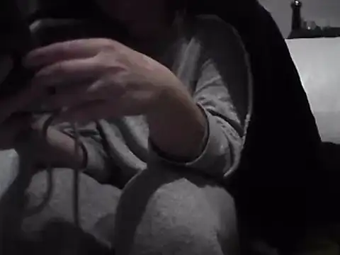 Snapshot of DragoneSFR chatting on February 26, 7:27 pm DragoneSFR online show from February 26, 7:27 pm