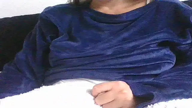 Snapshot of DragoneSFR chatting on October 4, 6:44 am DragoneSFR online show from October 4, 6:44 am