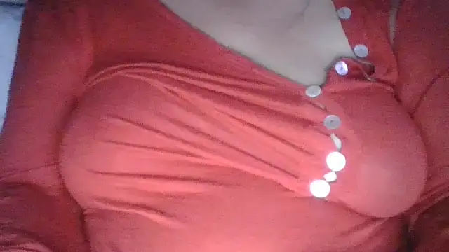 Snapshot of DragoneSFR chatting on October 31, 6:14 am DragoneSFR online show from October 31, 6:14 am