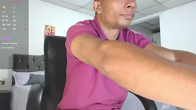 Aaronblack1  online show from February 28, 5:19 am