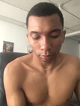 Snapshot of Aaronblack1_ chatting on May 10, 2:33 pm Aaronblack1 online show from May 10, 2:33 pm