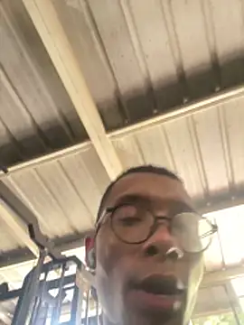 Snapshot of Aaronblack1_ chatting on May 25, 5:19 pm Aaronblack1 online show from May 25, 5:19 pm