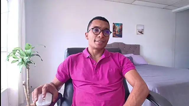 Snapshot of Aaronblack1_ chatting on July 7, 5:39 pm Aaronblack1 online show from July 7, 5:39 pm