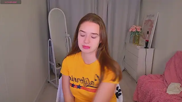 Snapshot of LovelyJessie chatting on January 10, 1:46 pm LovelyJessie online show from January 10, 1:46 pm