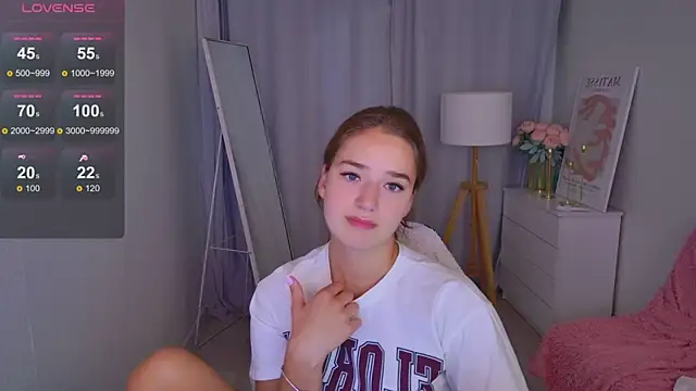 Snapshot of LovelyJessie chatting on May 23, 1:48 pm LovelyJessie online show from May 23, 1:48 pm