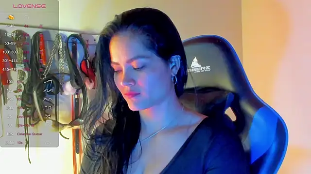 Snapshot of scarlet-kennedy98 chatting on May 4, 8:05 pm scarlet-kennedy98 online show from May 4, 8:05 pm