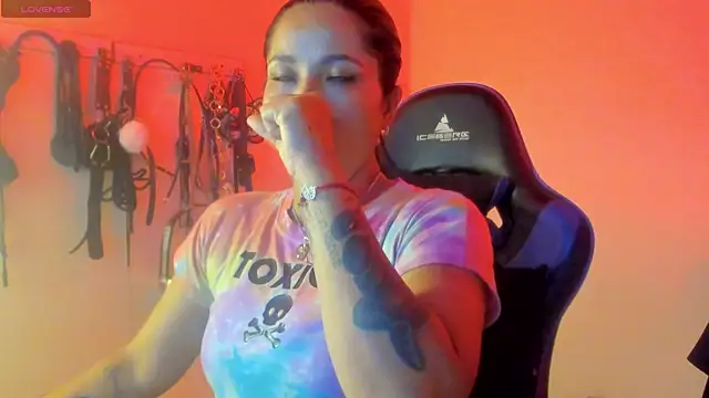Snapshot of scarlet-kennedy98 chatting on July 16, 8:26 pm scarlet-kennedy98 online show from July 16, 8:26 pm