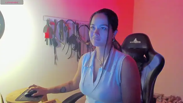 Snapshot of scarlet-kennedy98 chatting on August 3, 8:45 pm scarlet-kennedy98 online show from August 3, 8:45 pm