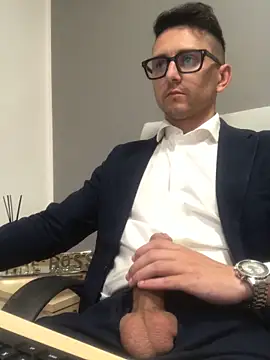 Snapshot of masterboss_ chatting on May 25, 12:00 pm masterboss online show from May 25, 12:00 pm