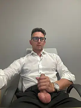 Snapshot of masterboss_ chatting on July 20, 11:45 am masterboss online show from July 20, 11:45 am