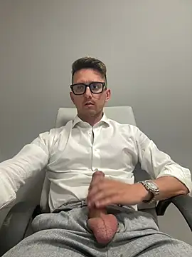 Snapshot of masterboss_ chatting on July 22, 11:35 am masterboss online show from July 22, 11:35 am