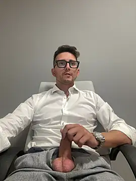Snapshot of masterboss_ chatting on July 27, 11:28 am masterboss online show from July 27, 11:28 am