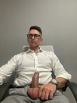 Snapshot of masterboss_ chatting on July 31, 11:31 am masterboss online show from July 31, 11:31 am