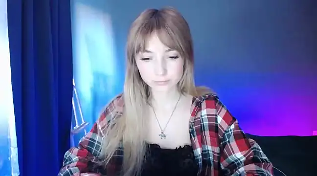 LuciaYoung online show from March 20, 4:20 pm