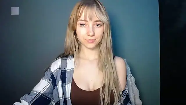 LuciaYoung online show from February 2, 8:07 pm