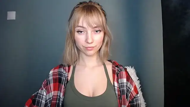 LuciaYoung online show from February 23, 8:06 pm