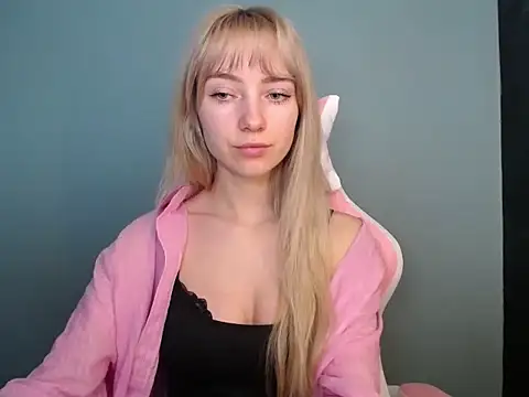 LuciaYoung online show from April 27, 6:44 am