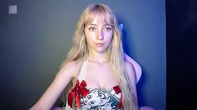 LuciaYoung online show from April 27, 7:23 pm