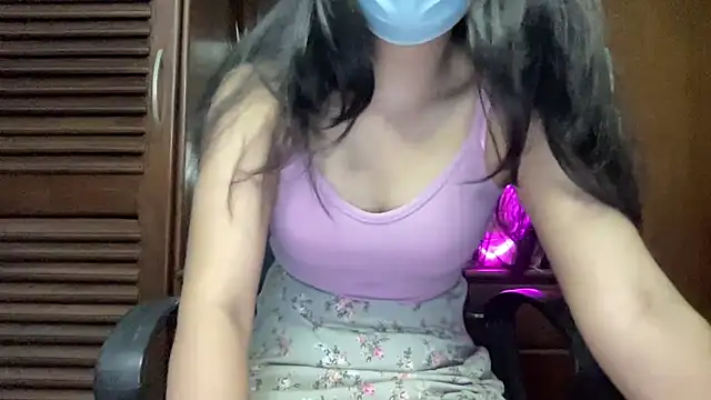 Snapshot of Princess_Lily chatting on October 23, 1:10 pm Princess Lily online show from October 23, 1:10 pm