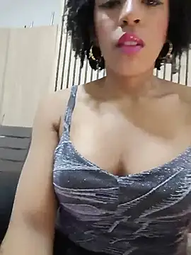 Snapshot of Issa_Km_ chatting on July 22, 12:02 am Issa Km online show from July 22, 12:02 am