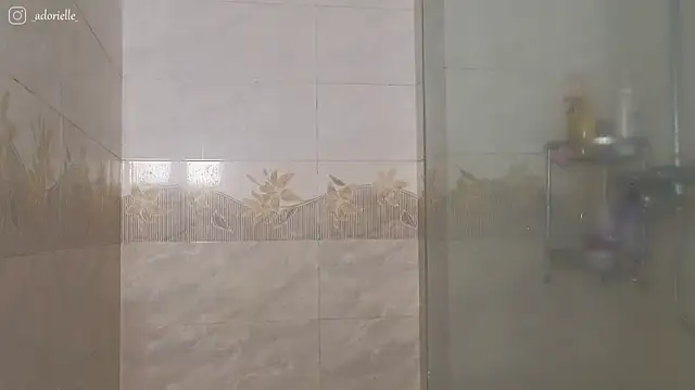 Snapshot of CutieBeauty chatting on July 1, 4:03 am CutieBeauty online show from July 1, 4:03 am