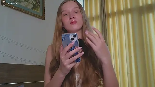 Snapshot of CutieBeauty chatting on July 18, 5:33 am CutieBeauty online show from July 18, 5:33 am